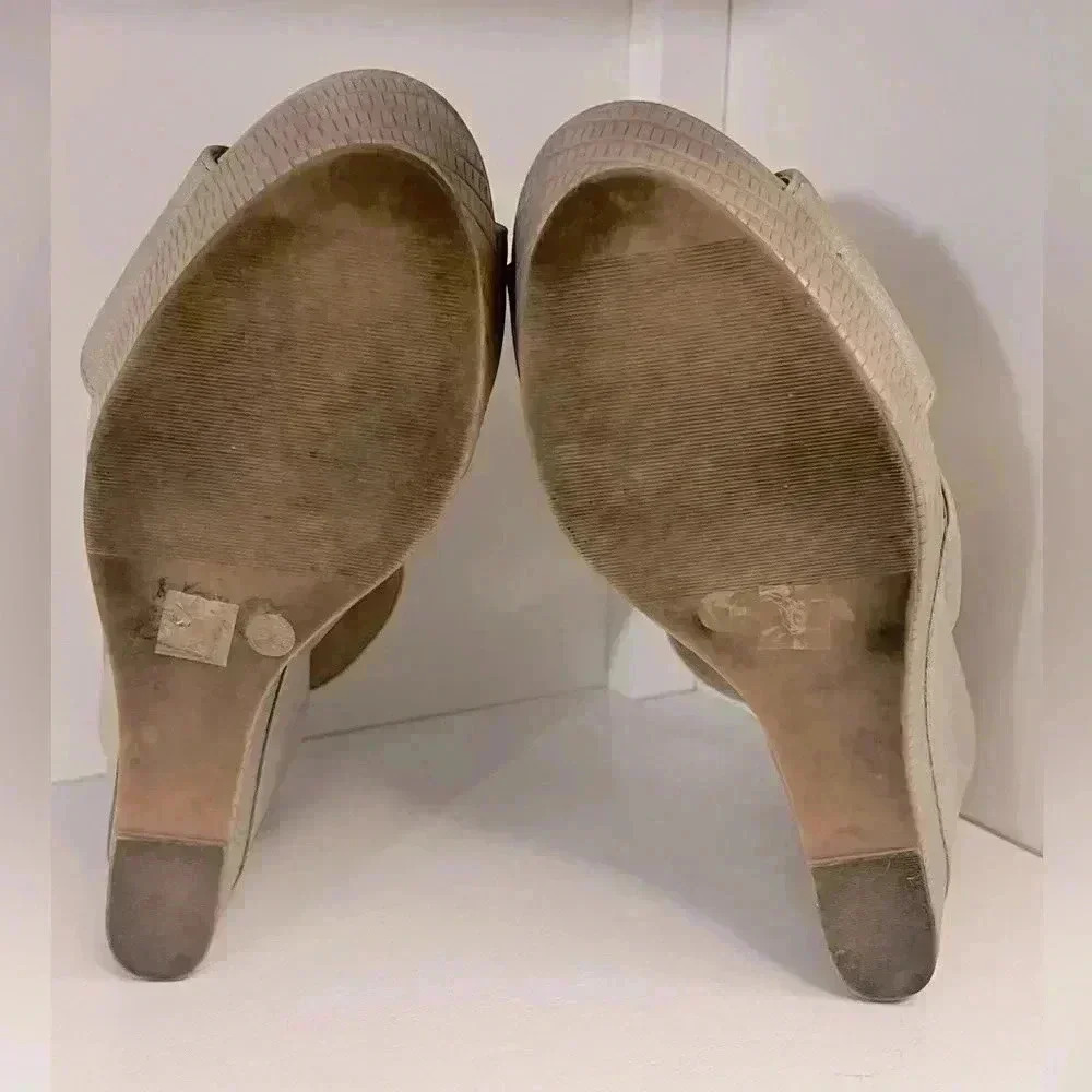 Chinese Laundry Women’s Wedges with back strap. Size 8 neutral. - Picture 6 of 7